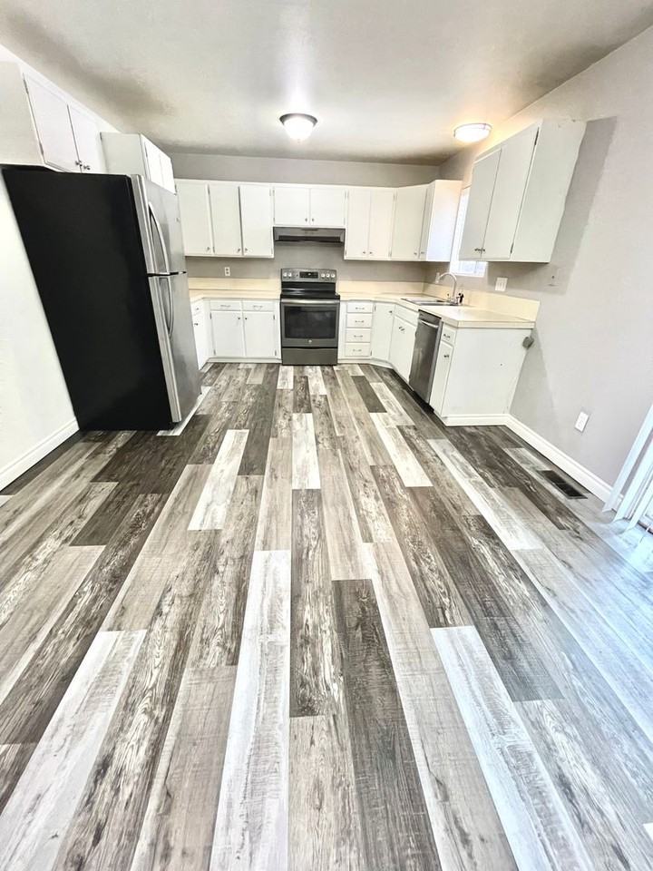 6285 Bryant Ave - Photo 6 of 29