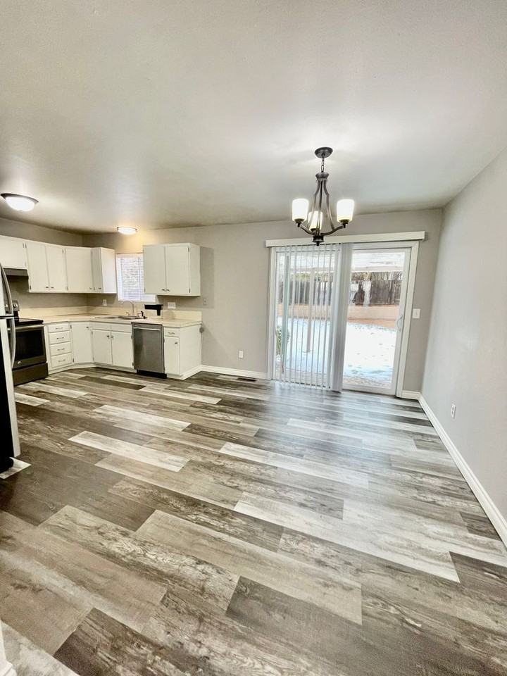 6285 Bryant Ave - Photo 7 of 29