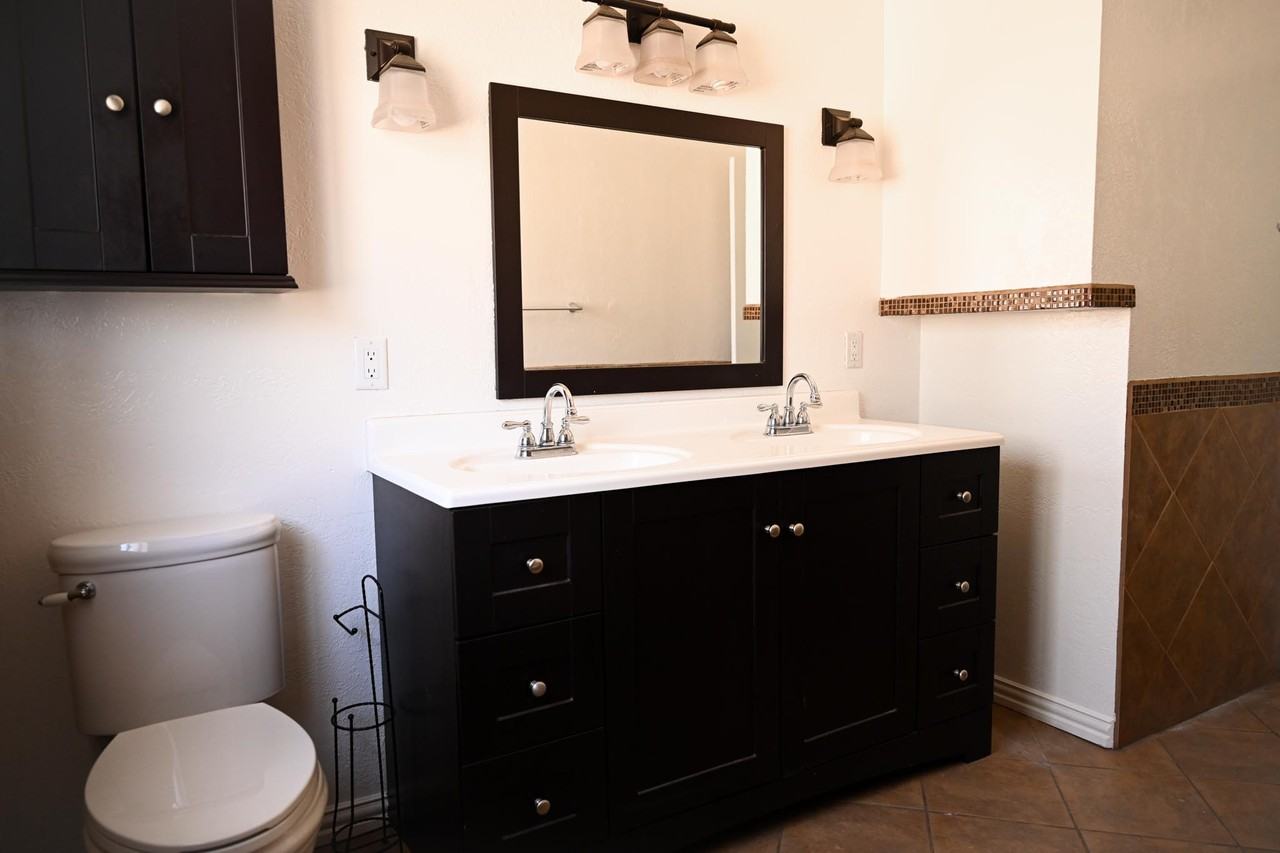 2608 Virginia St Ne #NA - Photo 2 of 15