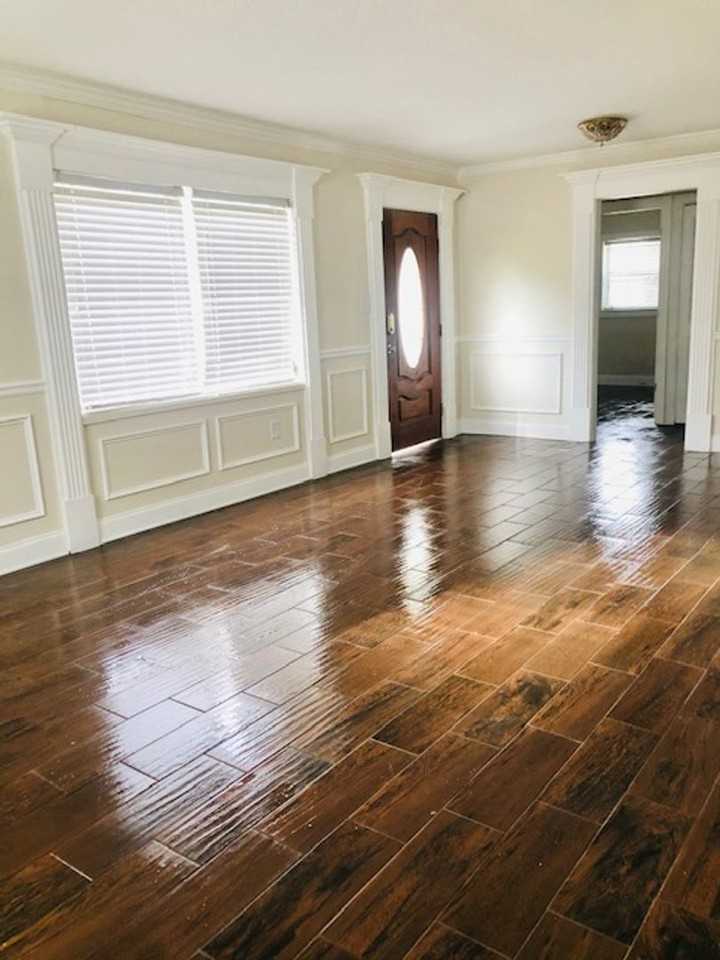 2102 Sw 7th St - Photo 2 of 12