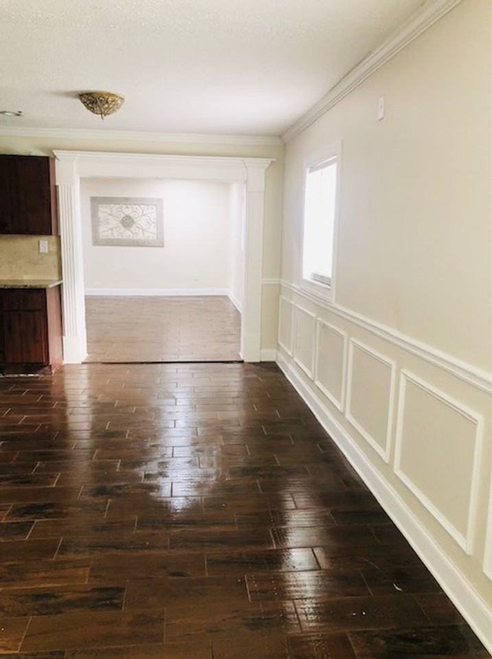 2102 Sw 7th St - Photo 3 of 12