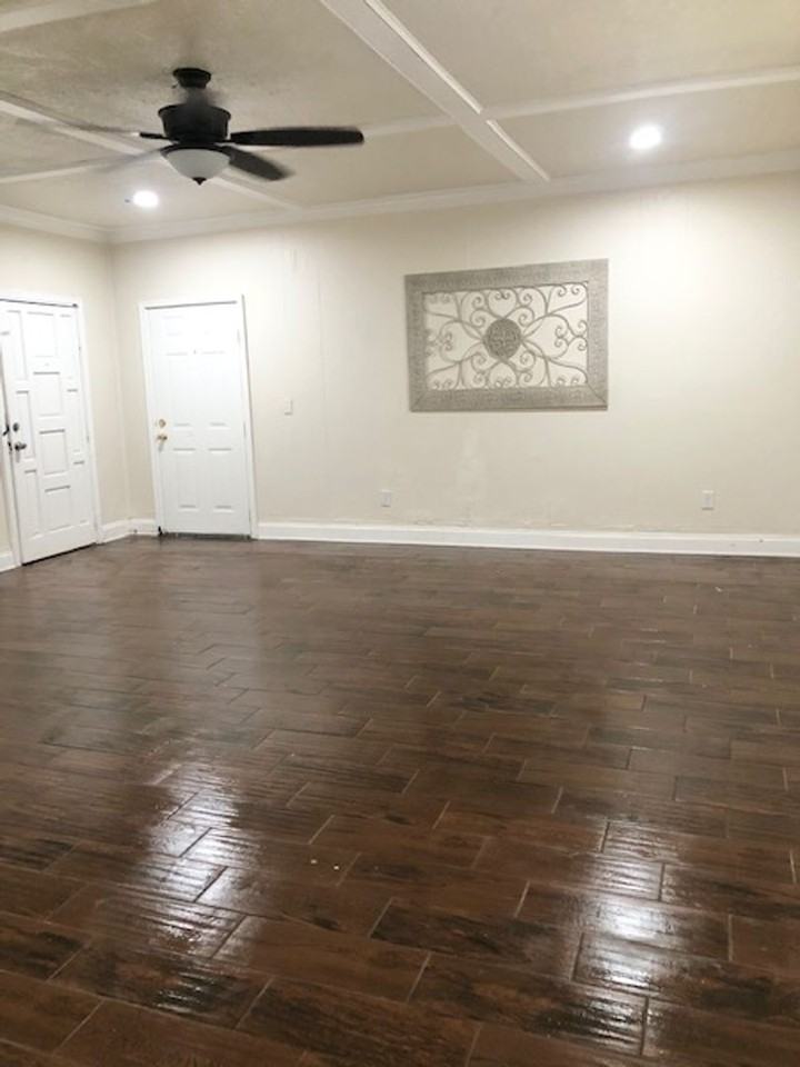 2102 Sw 7th St - Photo 6 of 12