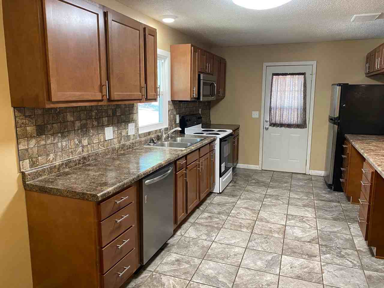 408 29th Ave W - Photo 2 of 21