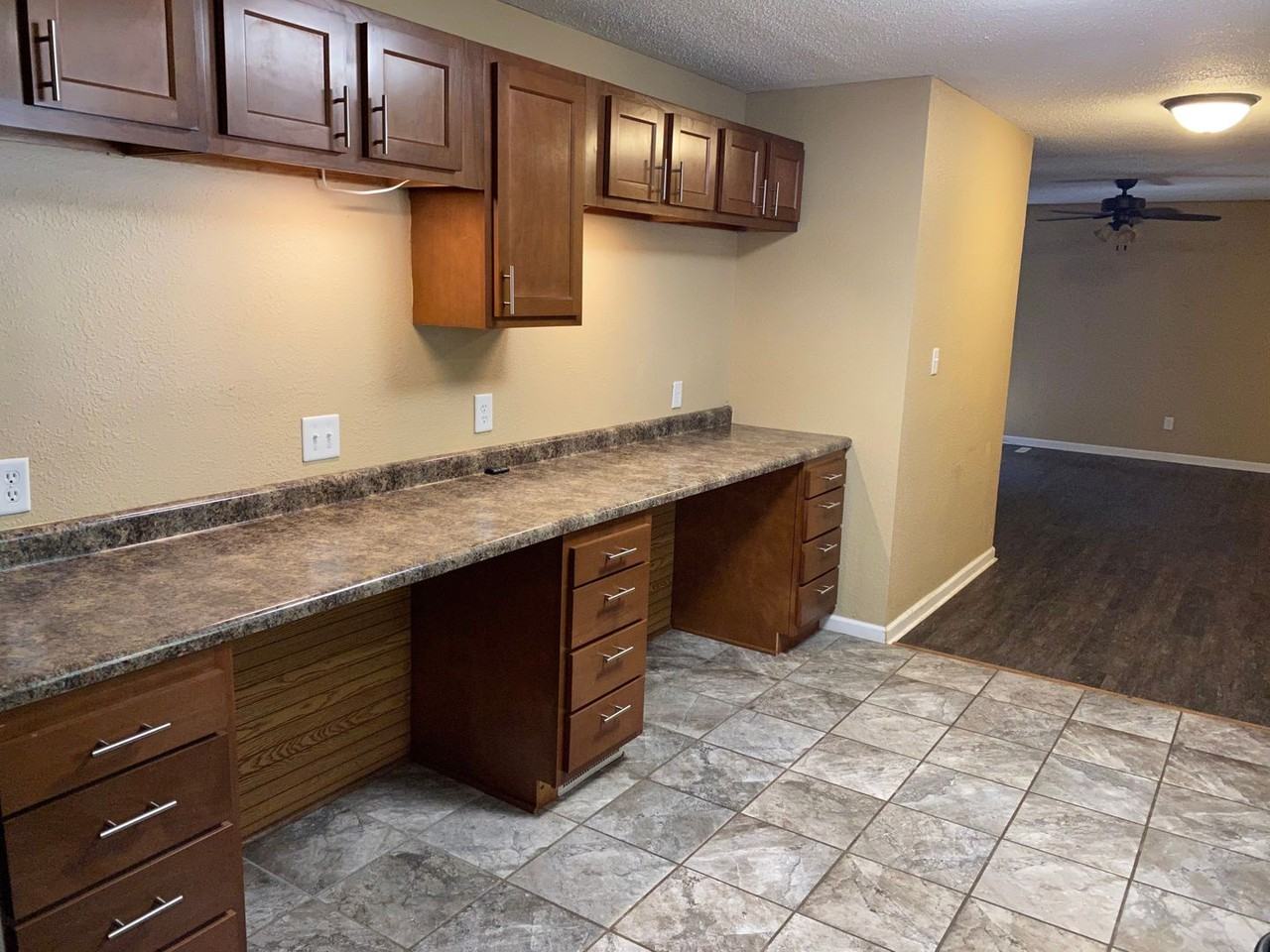 408 29th Ave W - Photo 4 of 21