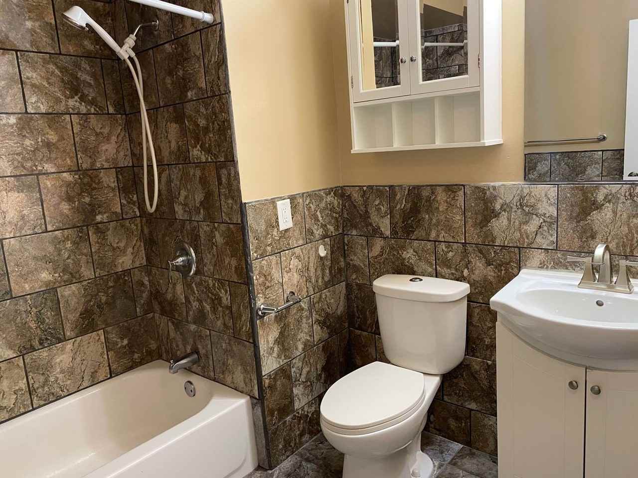 408 29th Ave W - Photo 6 of 21