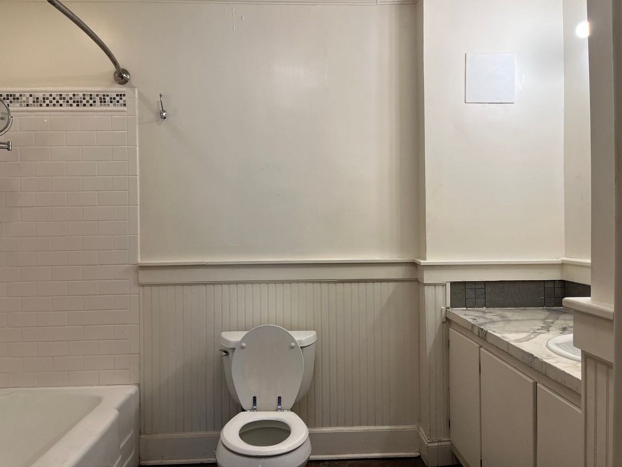 2610 30th St - Photo 4 of 13