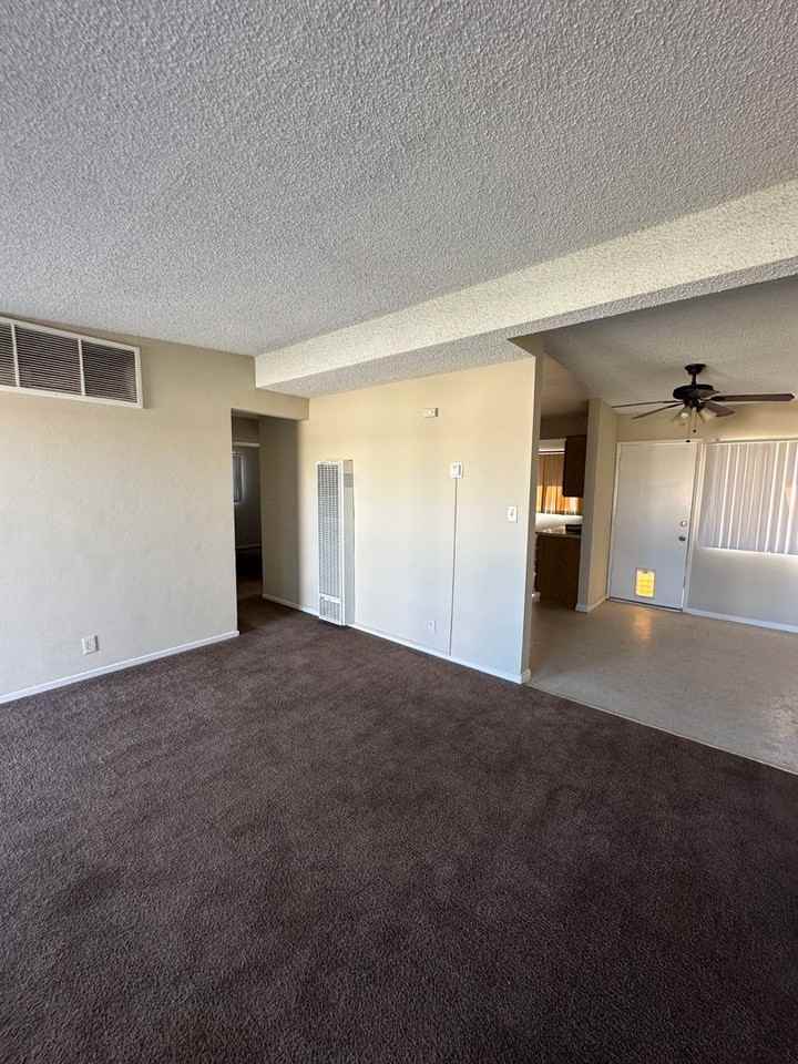 425 Palm Dr - Photo 2 of 9