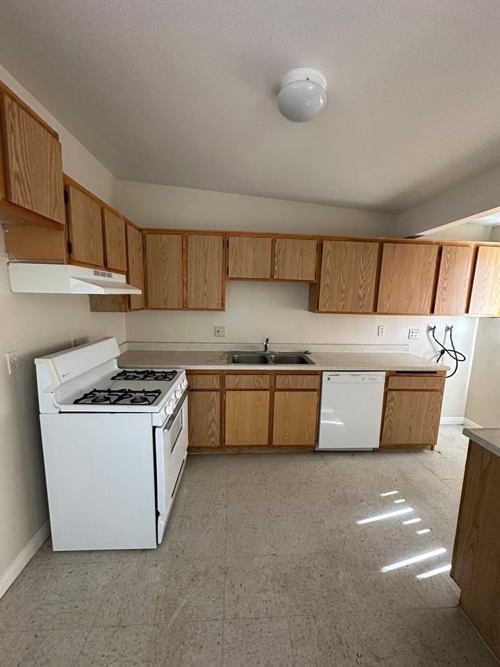 425 Palm Dr - Photo 4 of 9