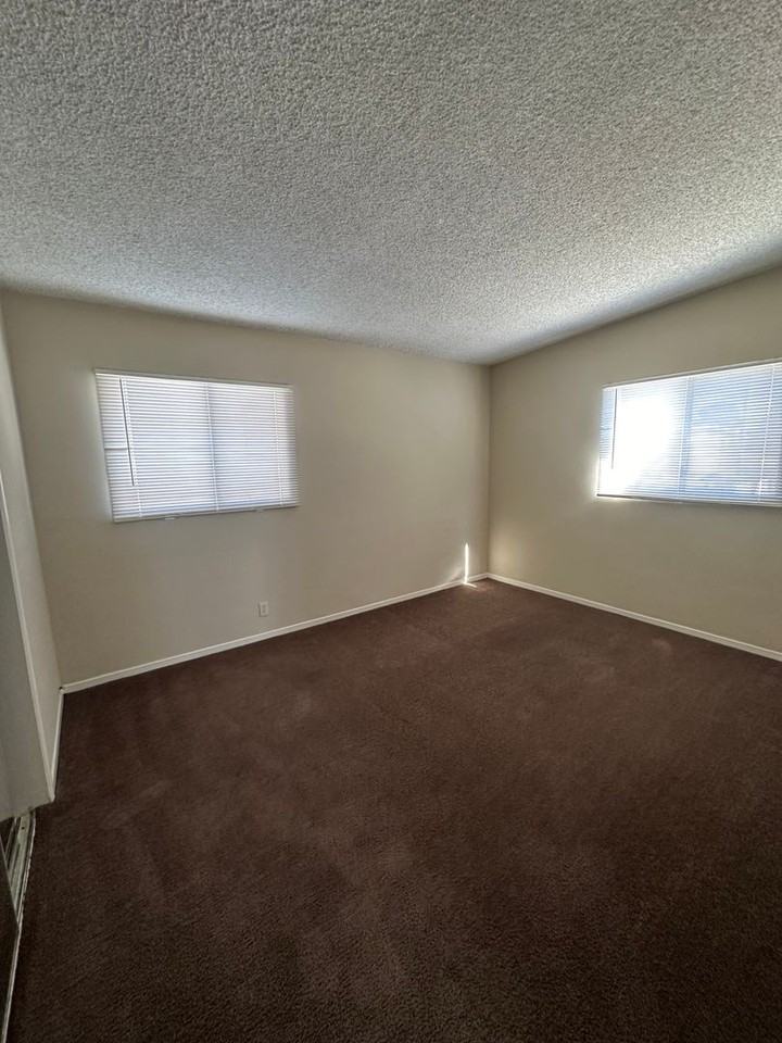 425 Palm Dr - Photo 7 of 9