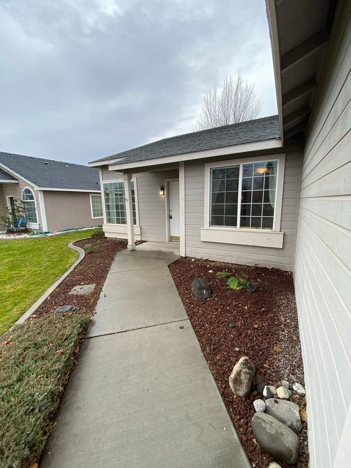 8807 W Bonnie Ave - Photo 2 of 39