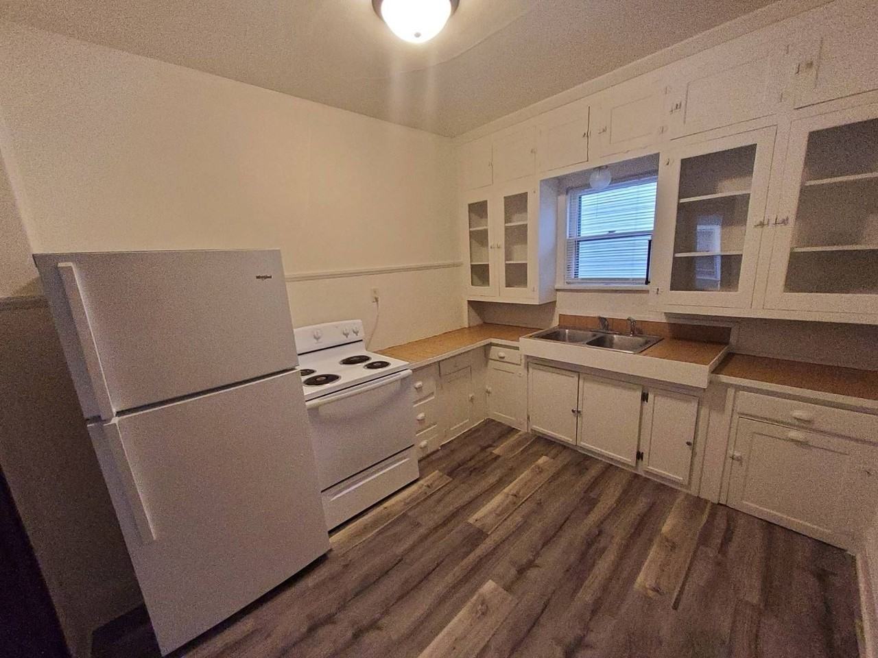 373 Ahnaip St - Photo 3 of 21