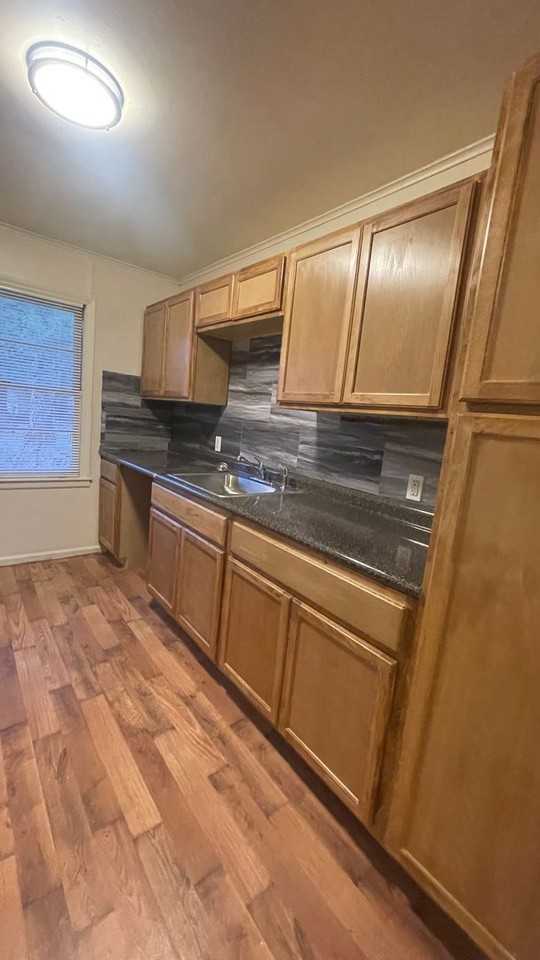 1610 E 53rd St - Photo 2 of 11