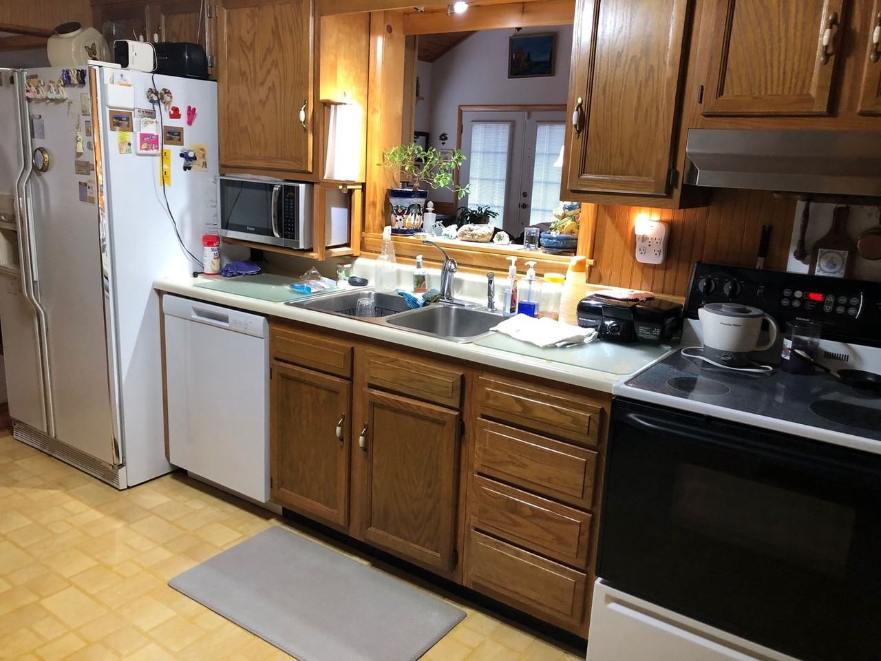 898 Rock Springs Dr - Photo 5 of 16