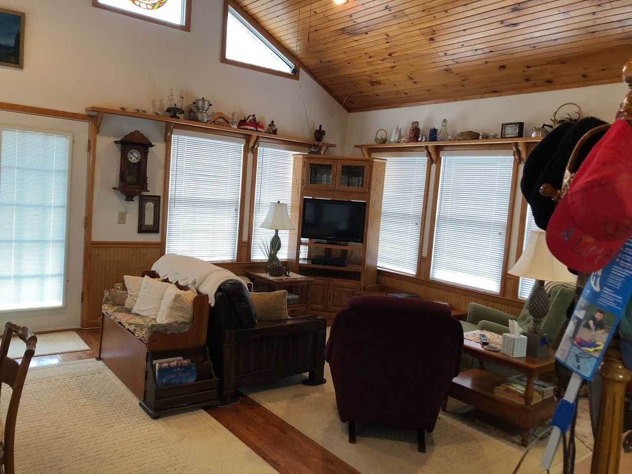 898 Rock Springs Dr - Photo 7 of 16