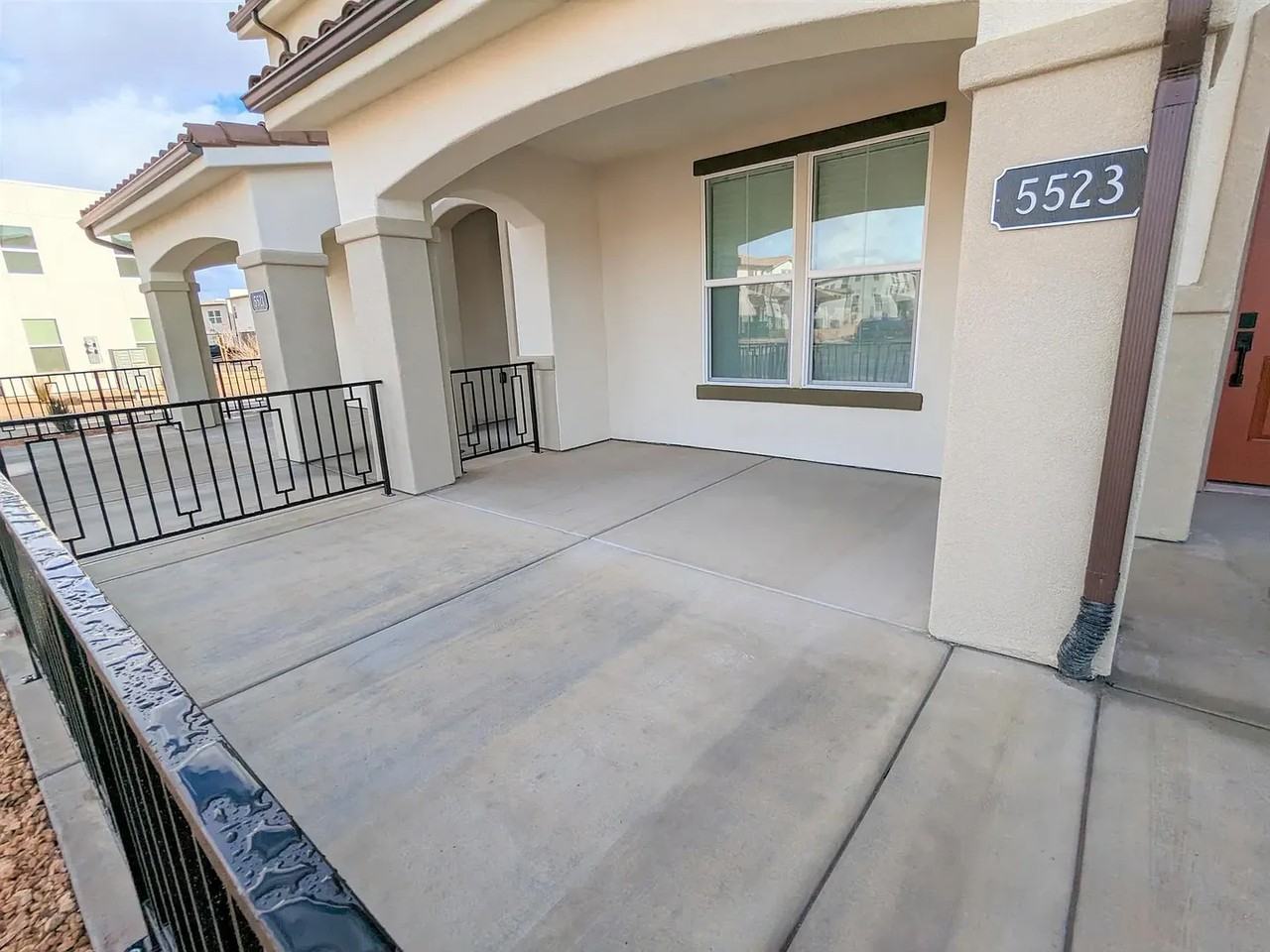 5523 S Carnelian Pkwy - Photo 3 of 24