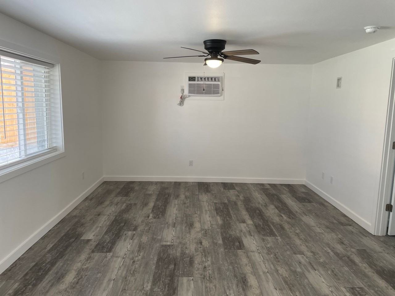 2583 Elgin Rd Ne - Photo 3 of 11
