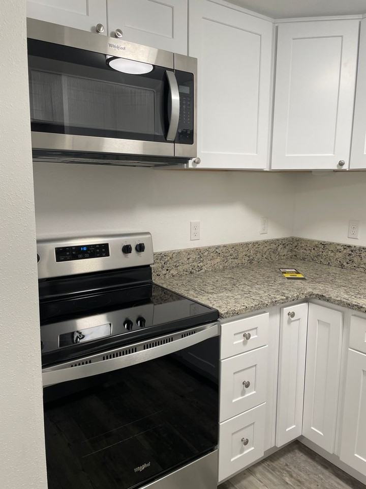 2583 Elgin Rd Ne - Photo 5 of 11