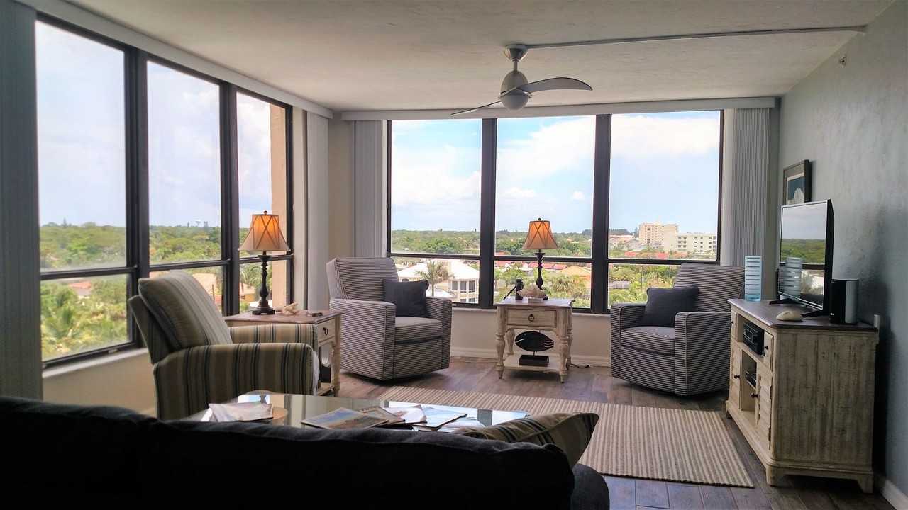 627 Alhambra Rd #702 - Photo 4 of 32