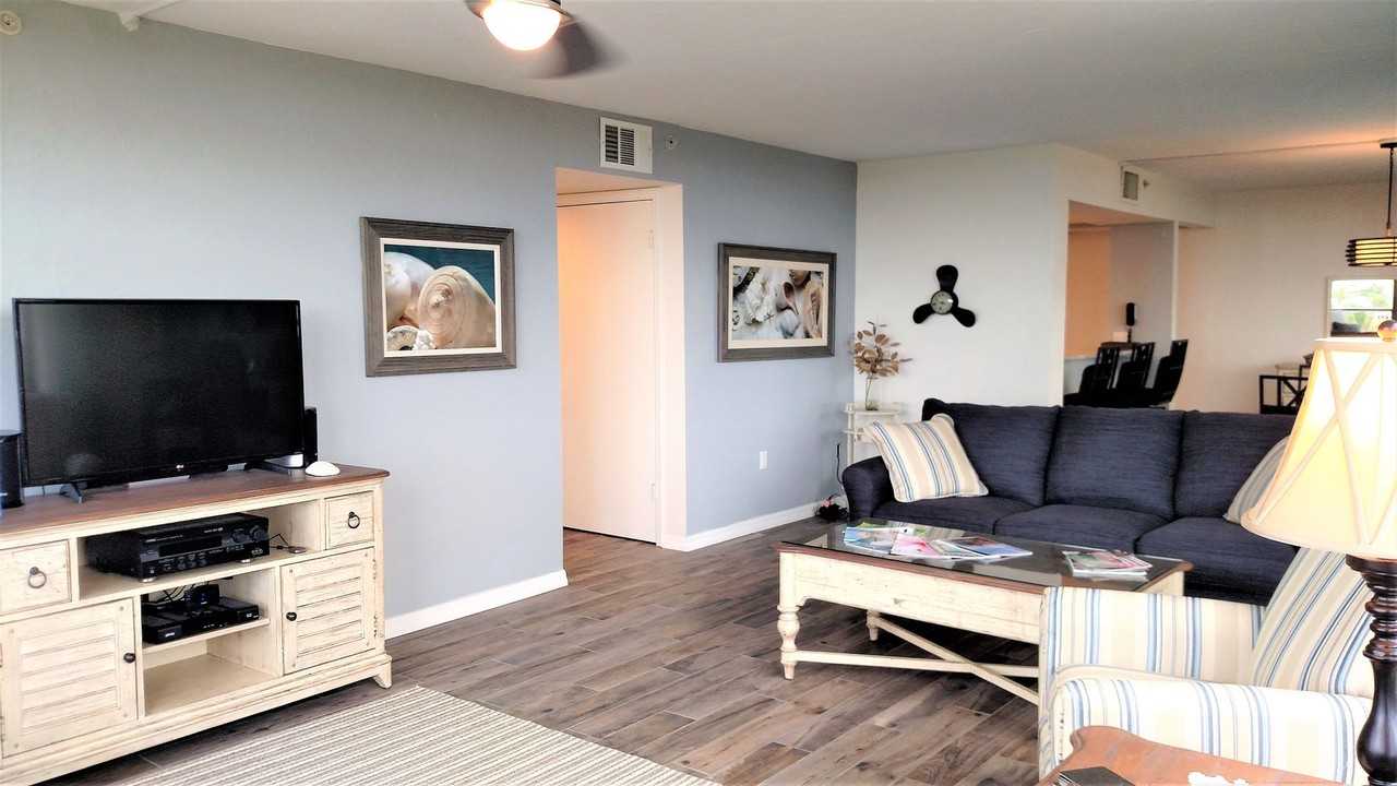 627 Alhambra Rd #702 - Photo 6 of 32