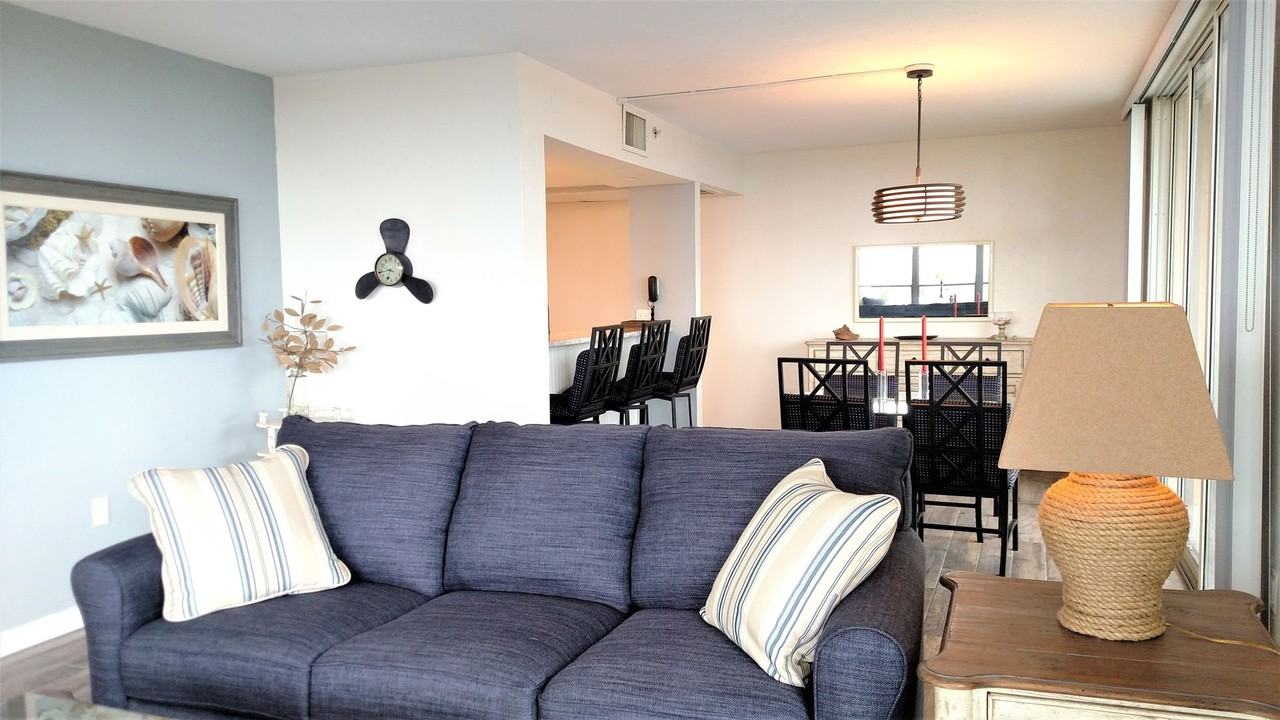 627 Alhambra Rd #702 - Photo 7 of 32