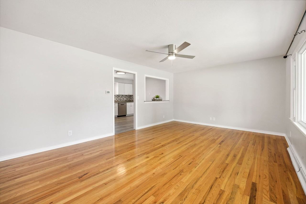 1612 W 15th St - Photo 4 of 24