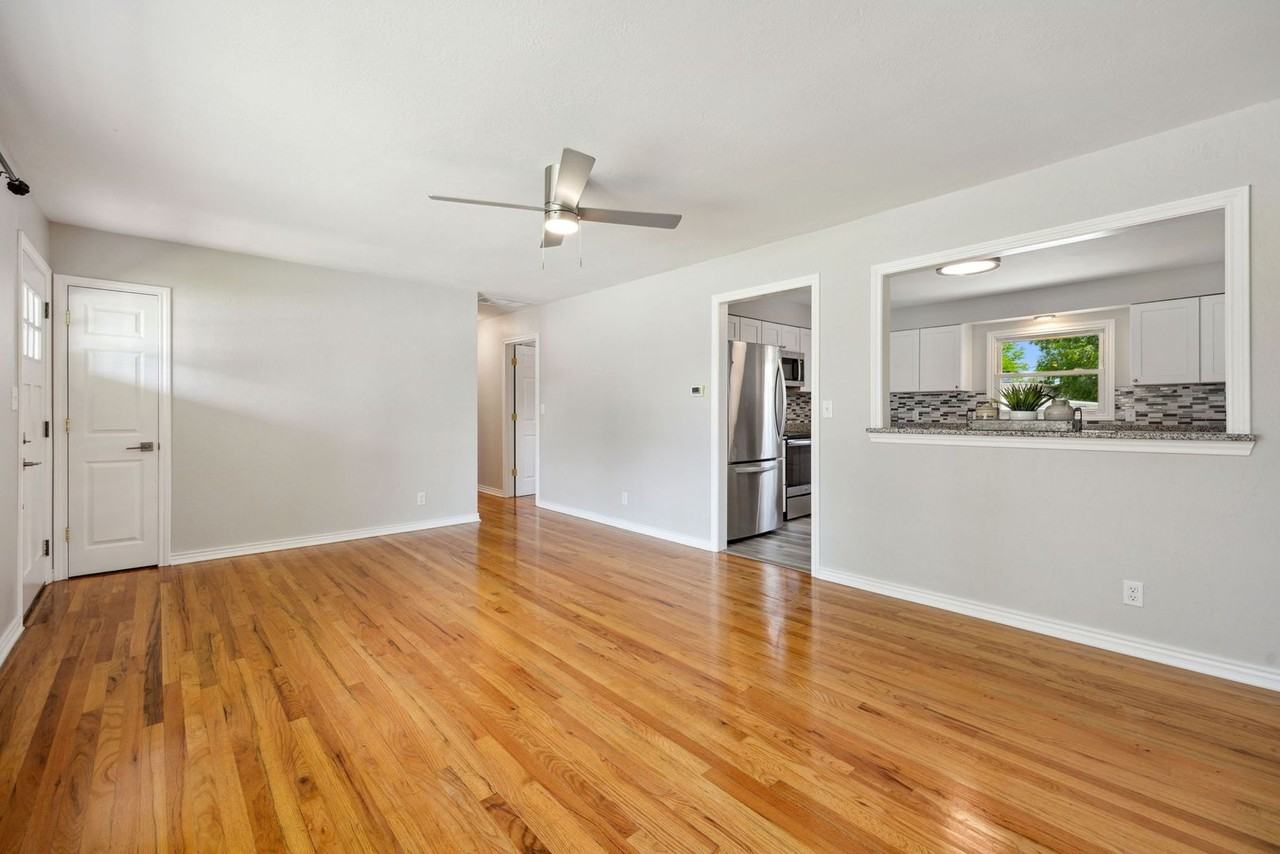 1612 W 15th St - Photo 5 of 24