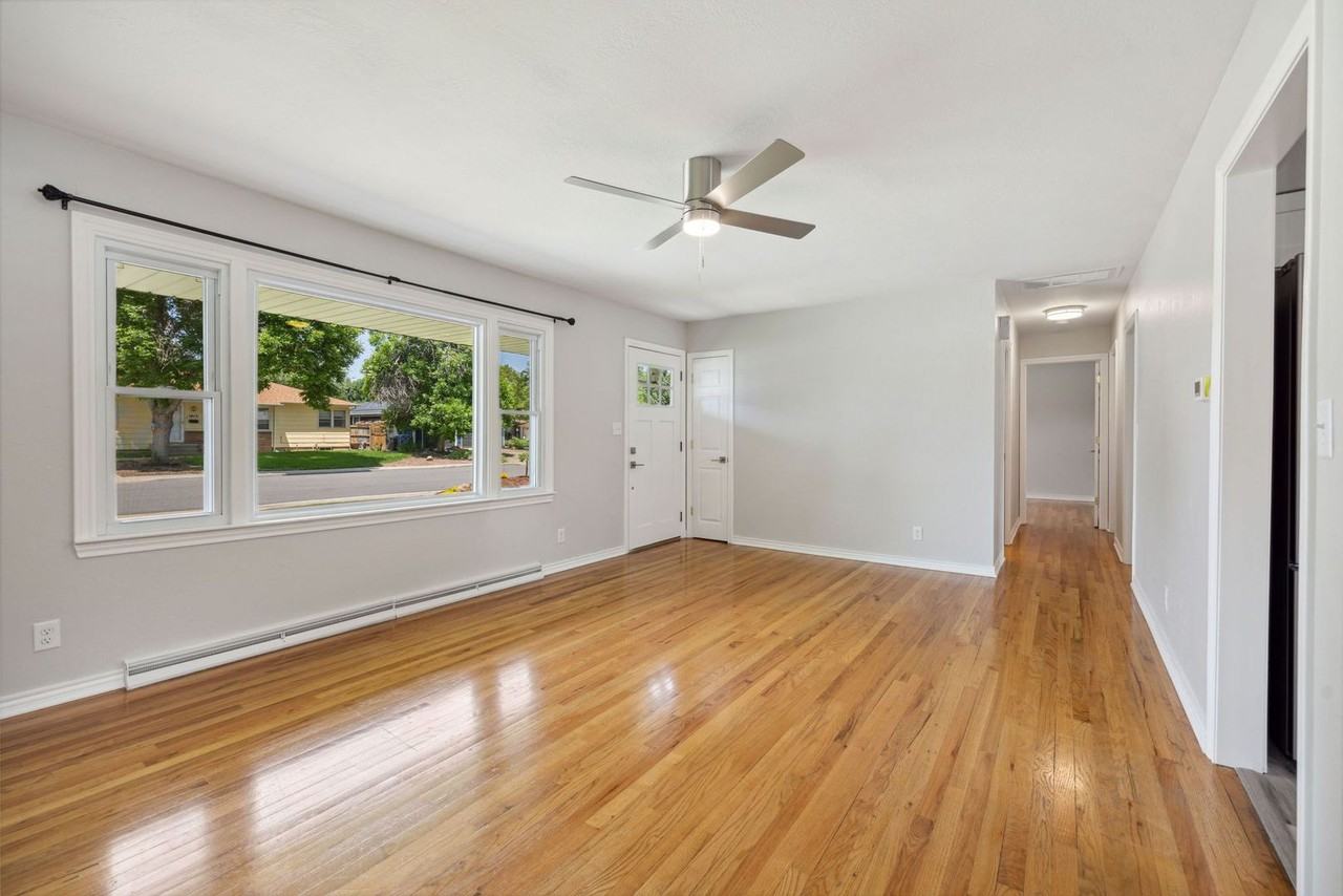 1612 W 15th St - Photo 6 of 24