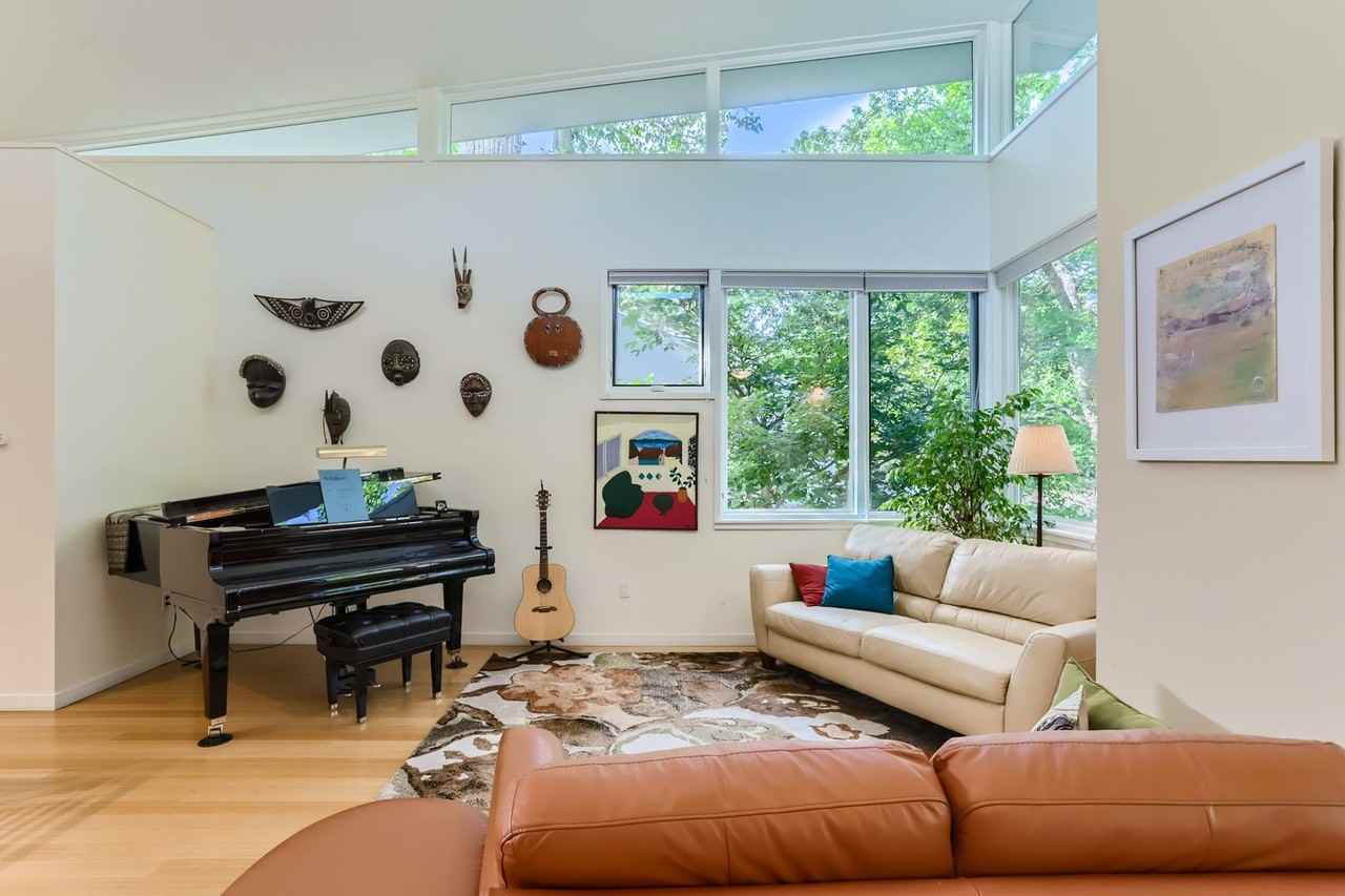 2750 7th St - Photo 2 of 30