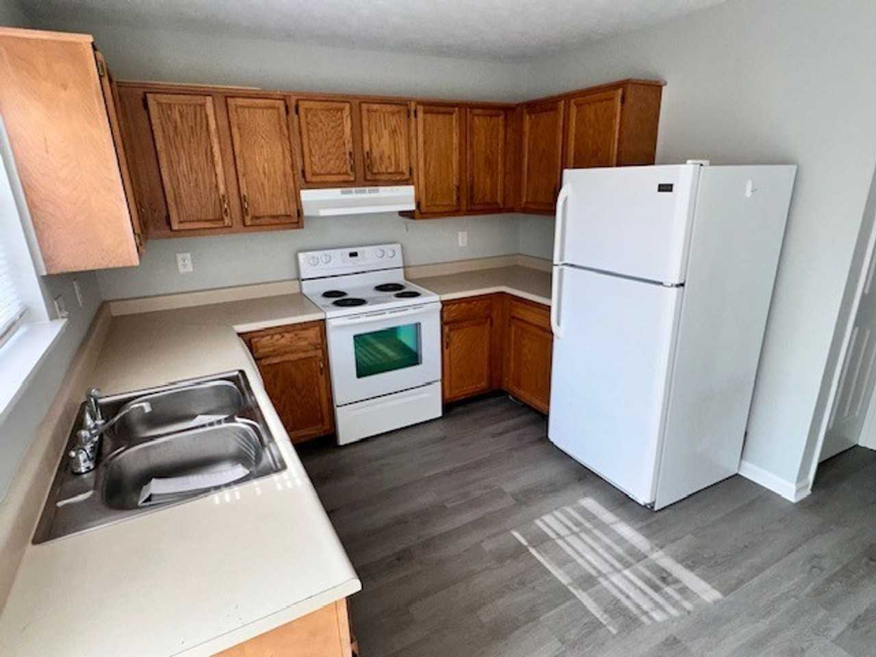 356 Oxford Dr - Photo 2 of 18