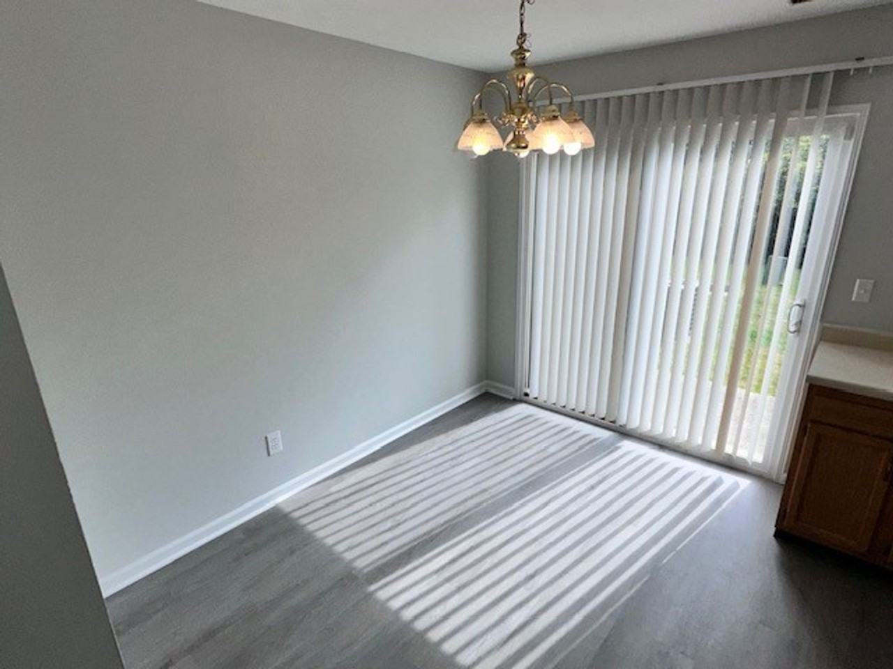 356 Oxford Dr - Photo 5 of 18