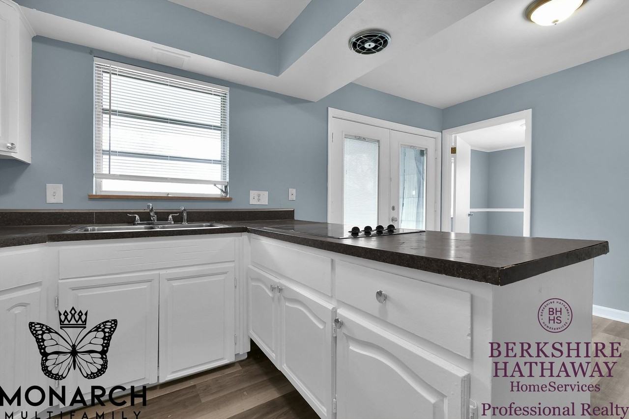 3159 Stephen Dr S - Photo 4 of 28