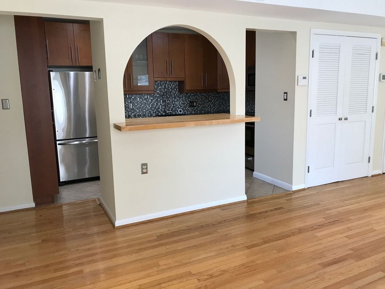1425 Hopkins St Nw #201 - Photo 3 of 18