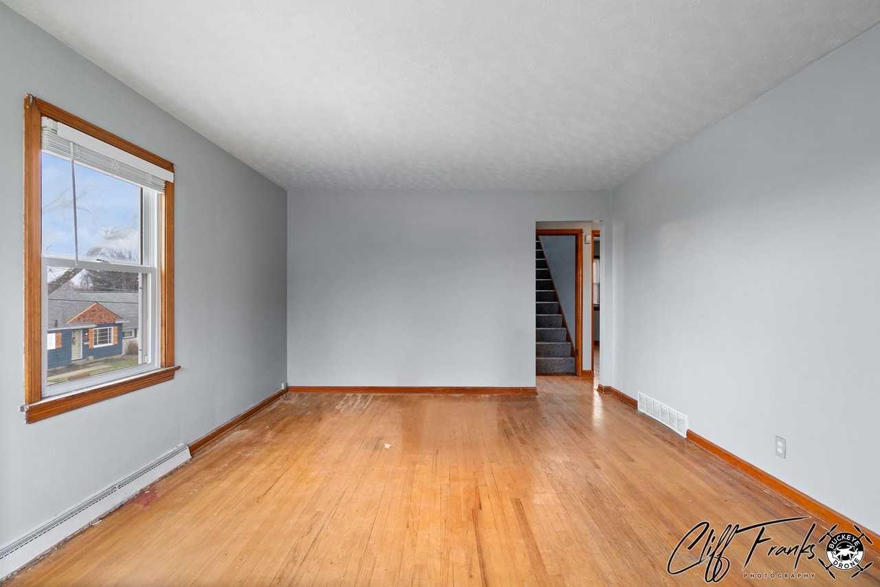 1426 Colonial Blvd Ne - Photo 2 of 22