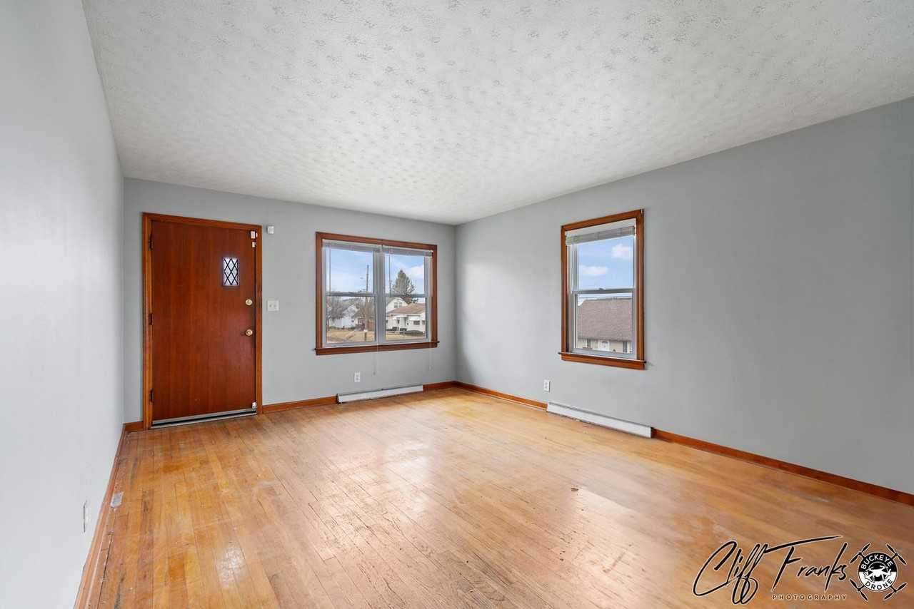 1426 Colonial Blvd Ne - Photo 3 of 22