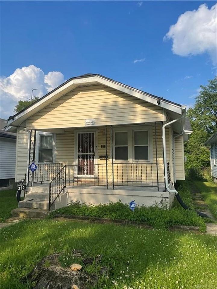 320 Huron Ave - Photo 2 of 11