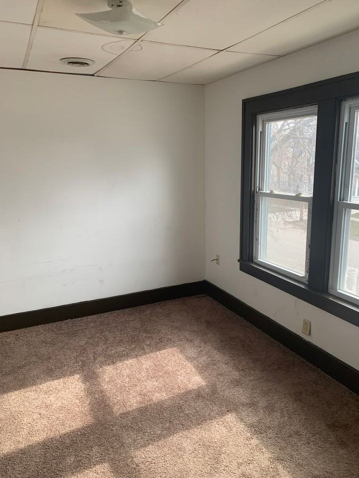 302 Clay St - Photo 3 of 6