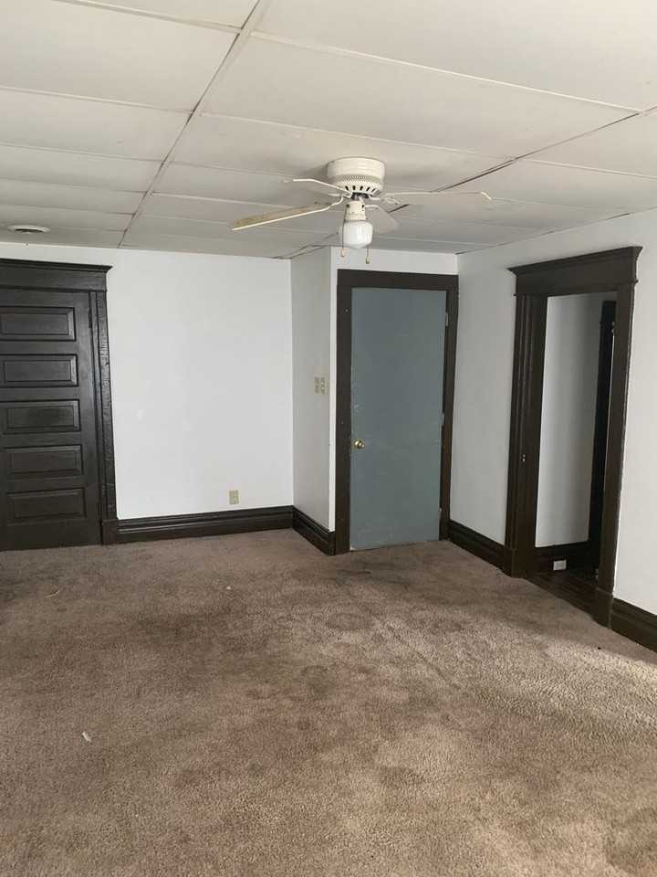 302 Clay St - Photo 5 of 6