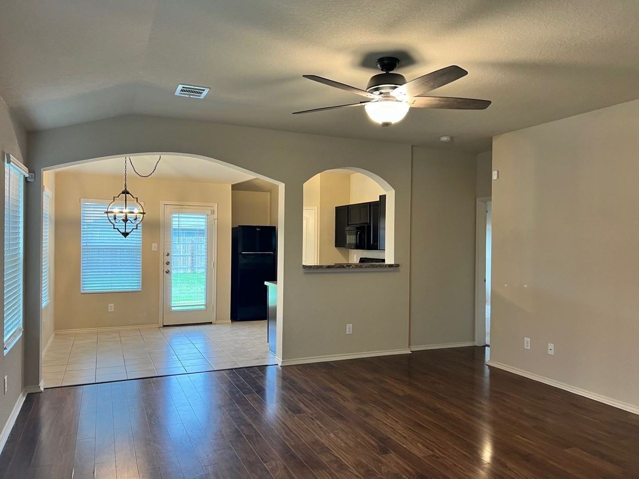 1530 Redbridge Dr - Photo 2 of 15