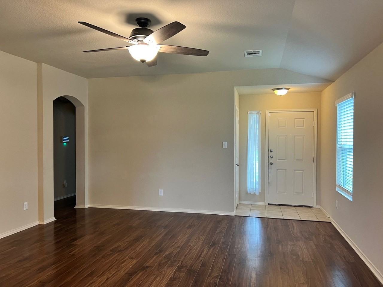 1530 Redbridge Dr - Photo 3 of 15