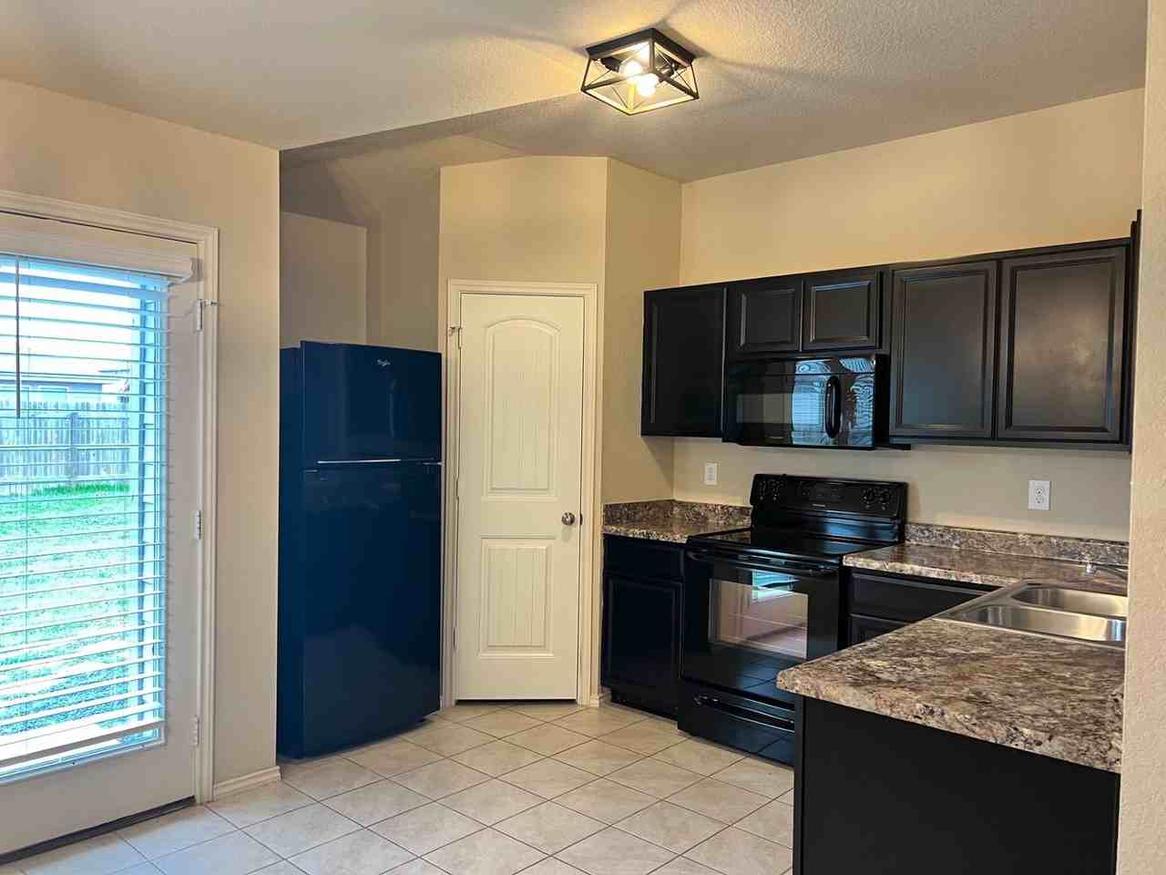 1530 Redbridge Dr - Photo 4 of 15