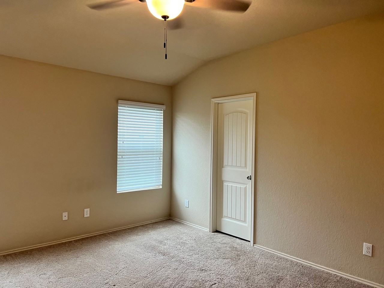 1530 Redbridge Dr - Photo 5 of 15