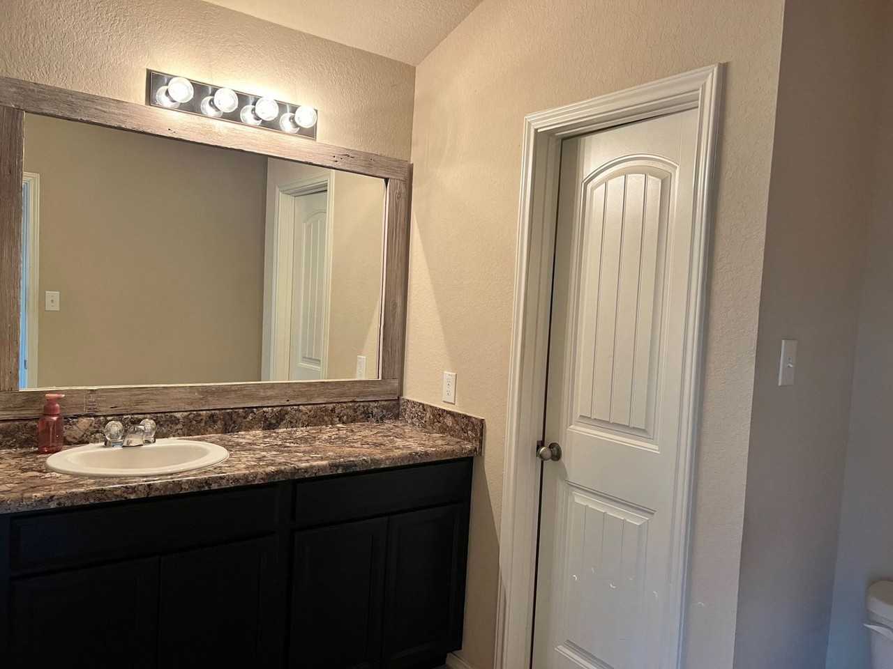 1530 Redbridge Dr - Photo 6 of 15