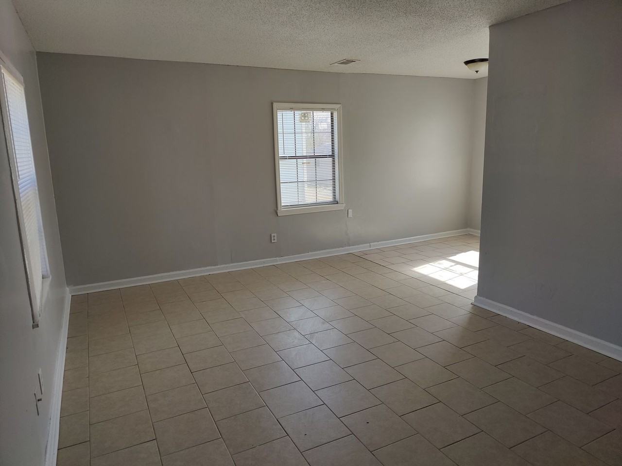 2667 Frisco Ave - Photo 2 of 7