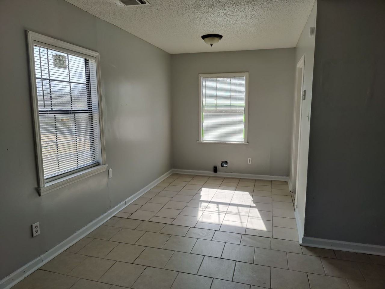 2667 Frisco Ave - Photo 3 of 7