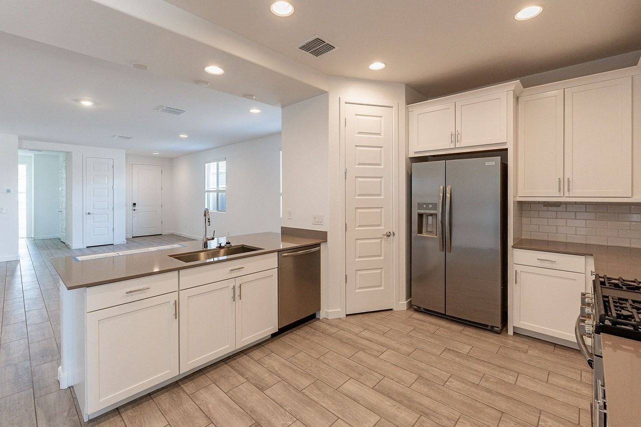 17066 W Artemisa Ave - Photo 6 of 37