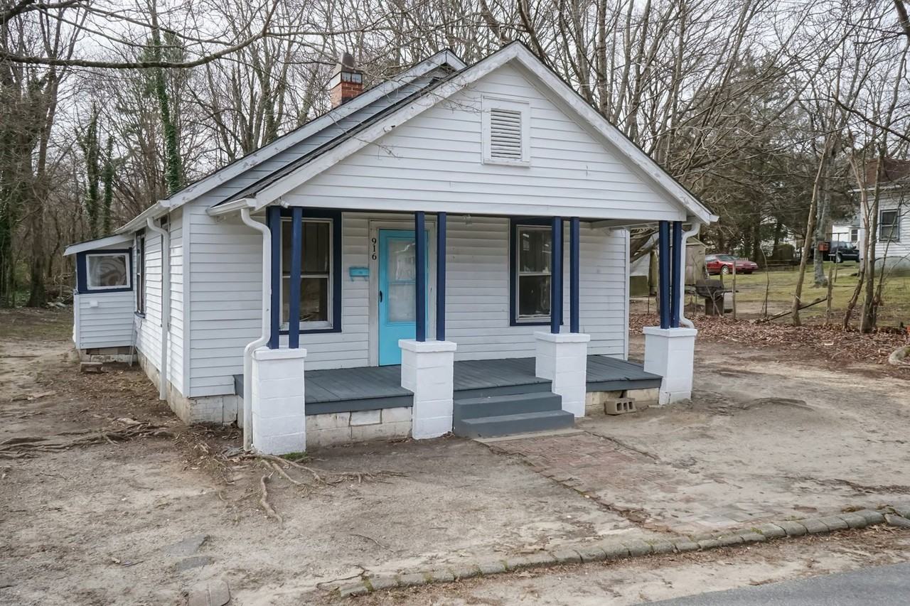 916 Gay St - Photo 4 of 20