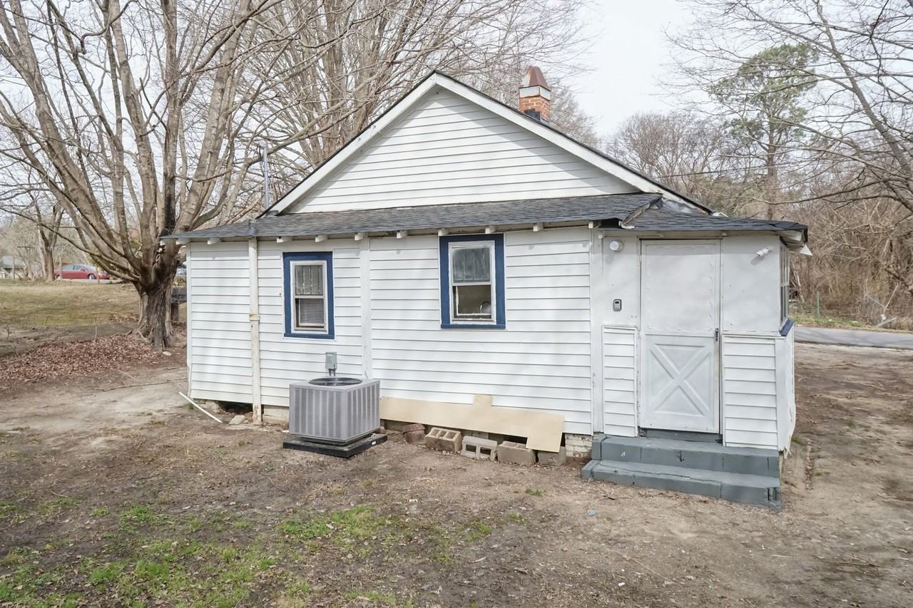 916 Gay St - Photo 5 of 20