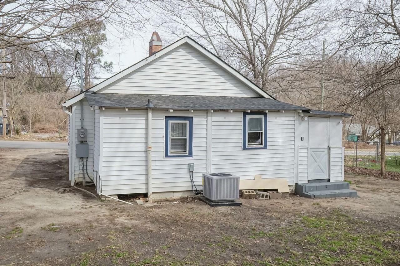 916 Gay St - Photo 6 of 20