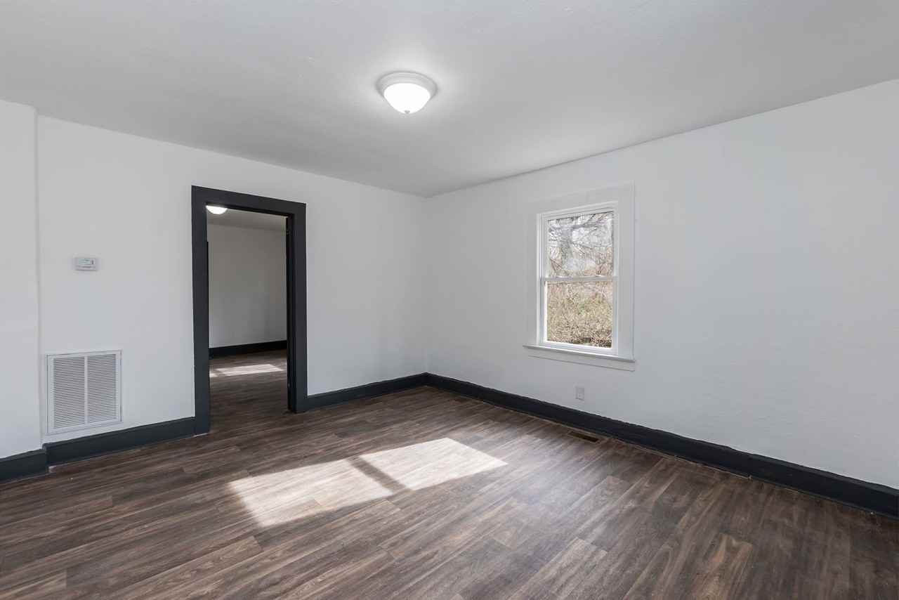 647 Arch St - Photo 5 of 16