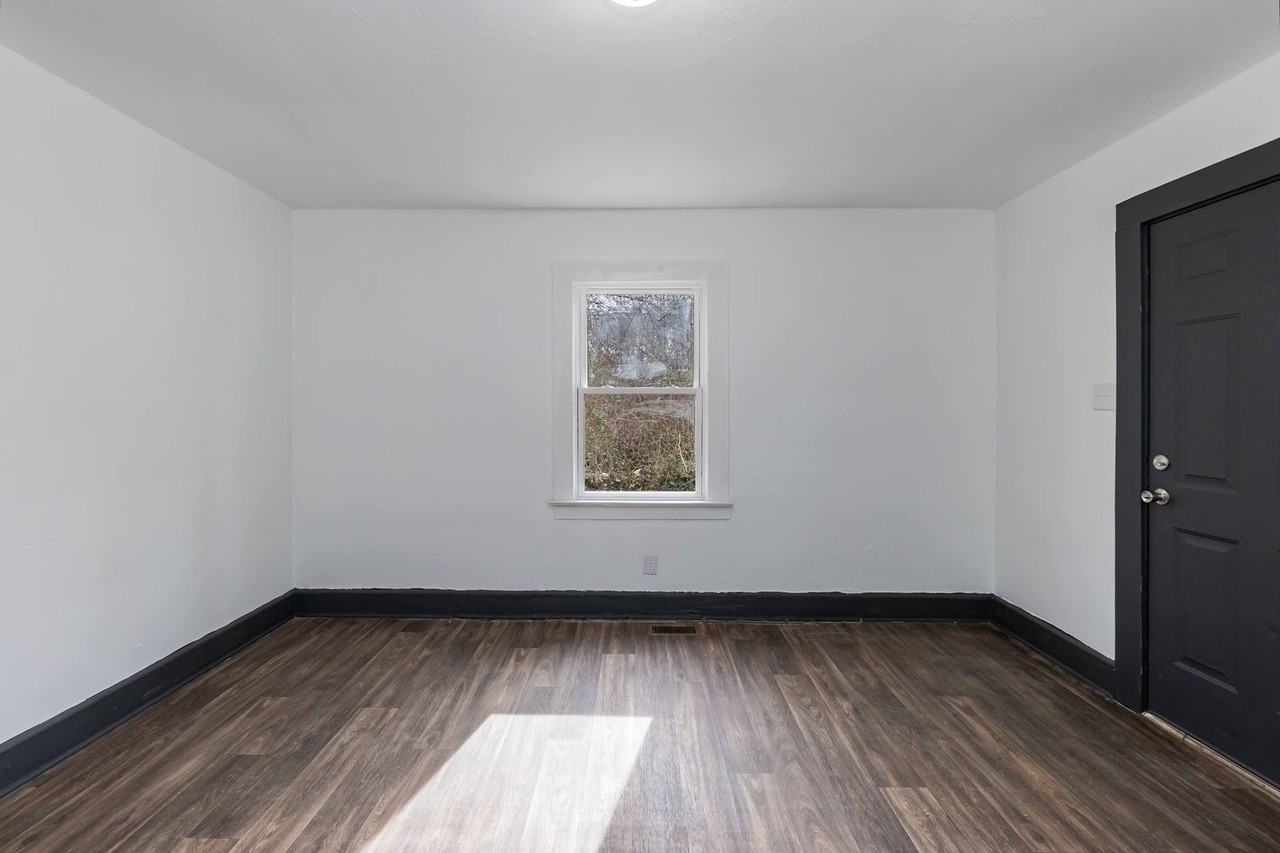 647 Arch St - Photo 6 of 16